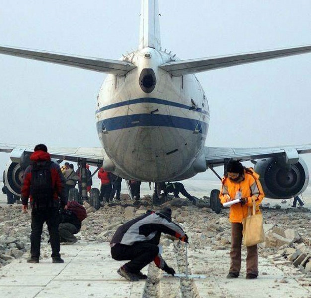 Boeing 737 Desgovernado é parado com Segurança por Concreto Celular