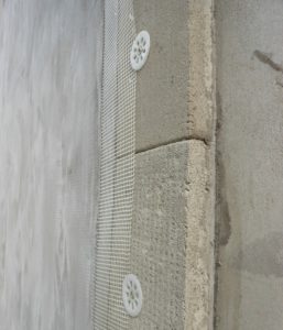 Instalação de painel ThermoPore ISO-TA para função de isolamento.