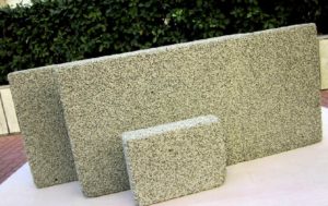 Concreto Celular Isolante Térmoacústico usado no núcleo dos painéis.