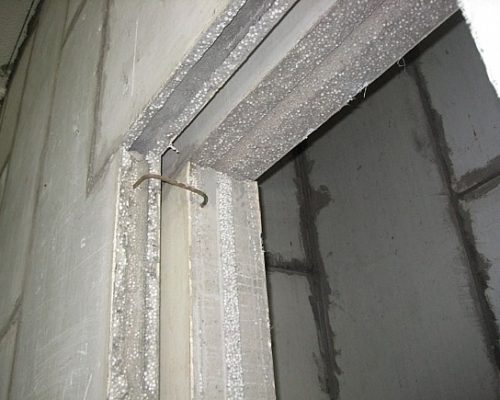 Montagem de parede com painéis tipo PolyCrete + placas cimentícias.