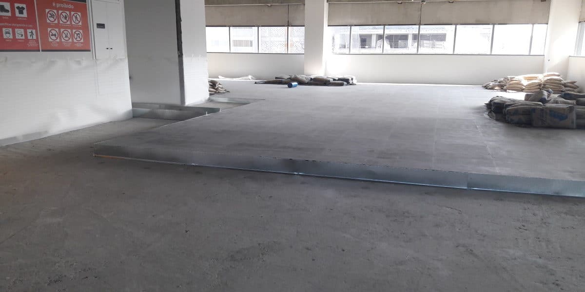 Claro-SP_Corredor_com_Concreto_Celular_para_receber_Contrapiso_20160611_103245