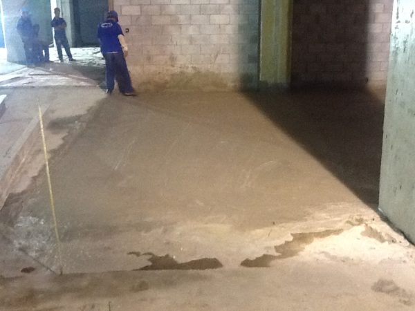 Golden Square Shopping - Detalhe de piso preenchido